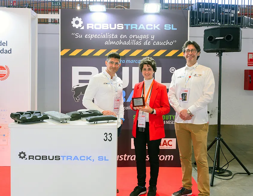 Xavier Villarroya (Robustrack), Irene Cámara (ASEAMAC) y Oscar Jiménez (Robustrack)